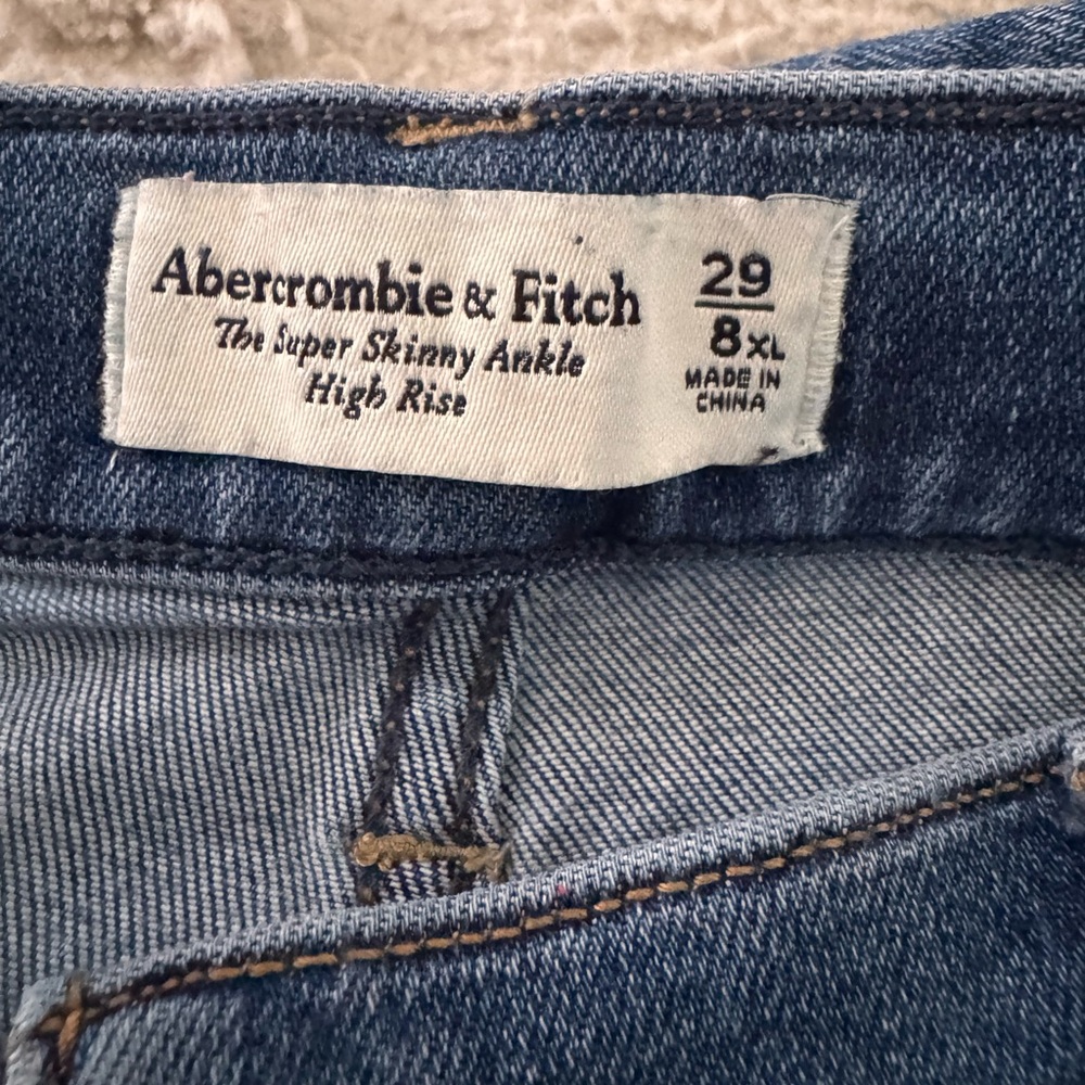 Abercrombie & Fitch Skinny Jeans in Dark Blue Wash - Picture 3 of 3